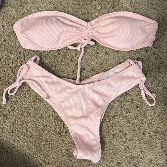 Bathing suits - Picture 2 of 10